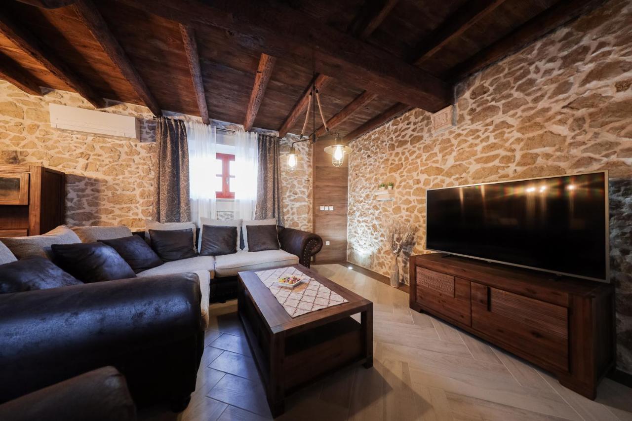 Holiday Home Mare Petrcane Buitenkant foto